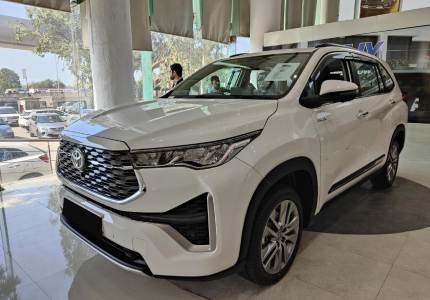 Innova Hycross